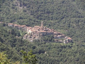 Xtrallusion photo library of independent, self-guided walking and sightseeing holidays in Italy. Pictures, images, photos and photographs taken along the way of this 1-day walking itinerary, to give you a visual impression of the day's walk.